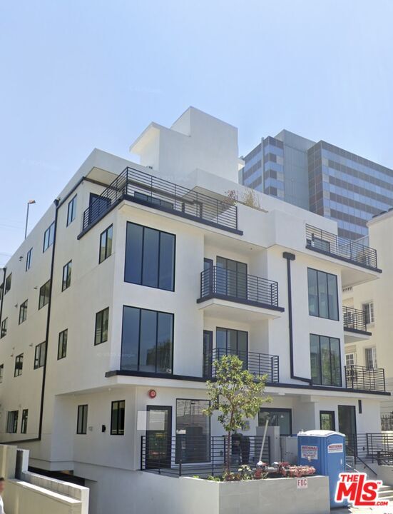 Building Photo - 9842 Vidor Dr