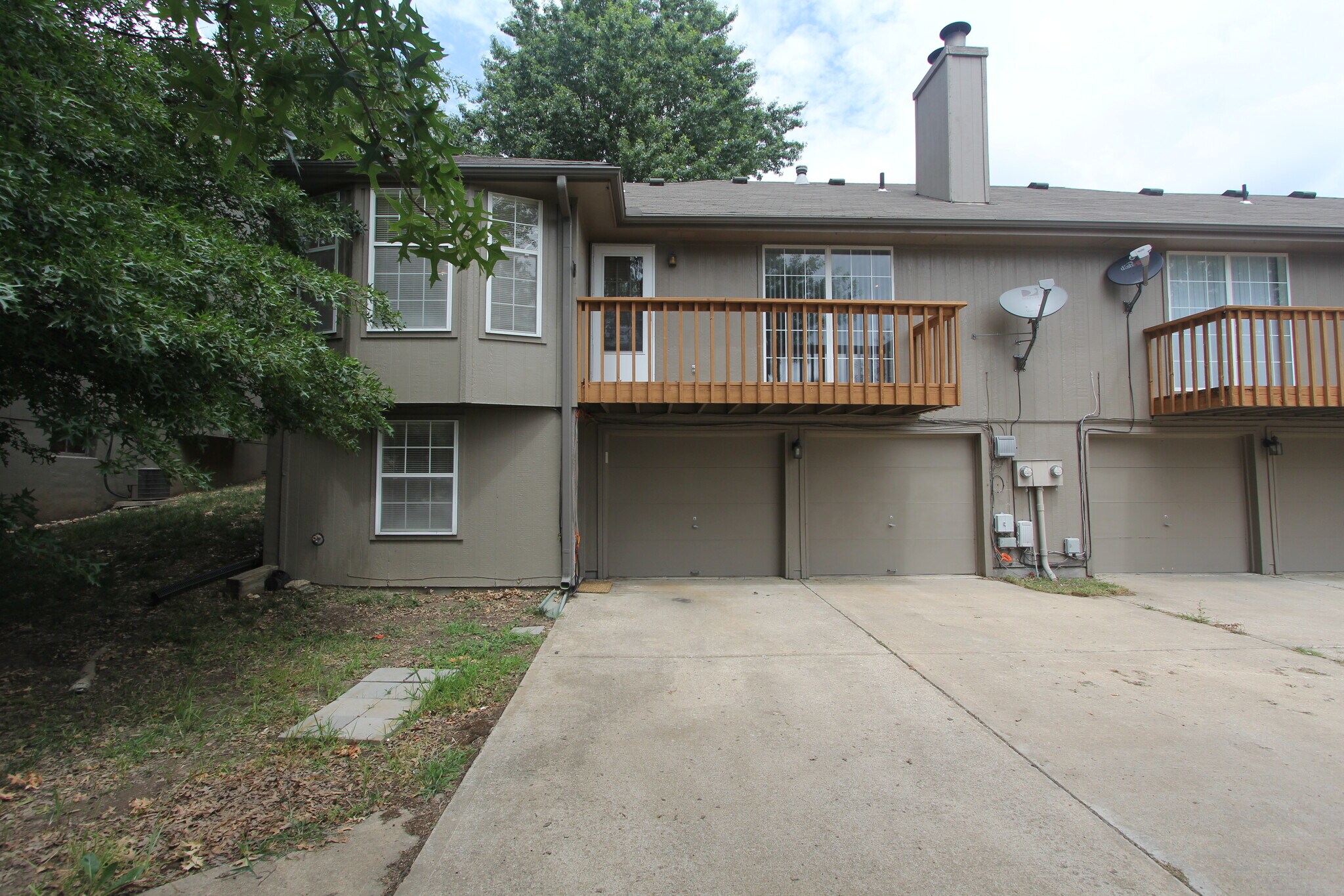 Building Photo - 1312 NW Village Dr