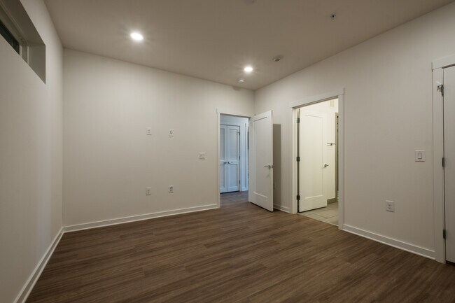 Building Photo - South Austin 2BR Condo with Balcony & Luxury Amenities