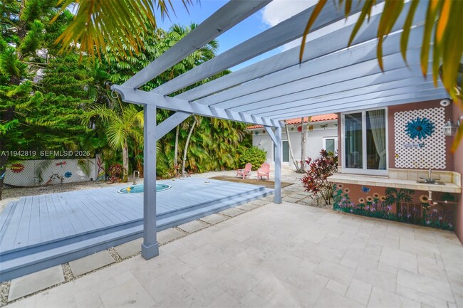 Building Photo - 911 Mariana Ave