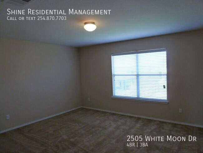 Building Photo - 2505 White Moon Dr