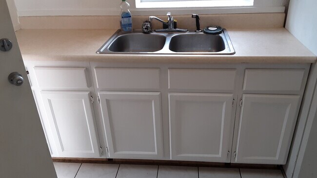 Kitchen Sink - 3214 Johnston St