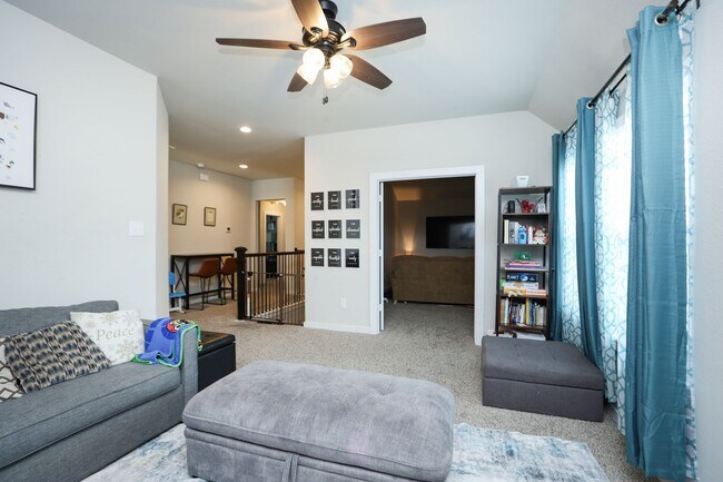 Building Photo - 5511 Gothic Oak Dr