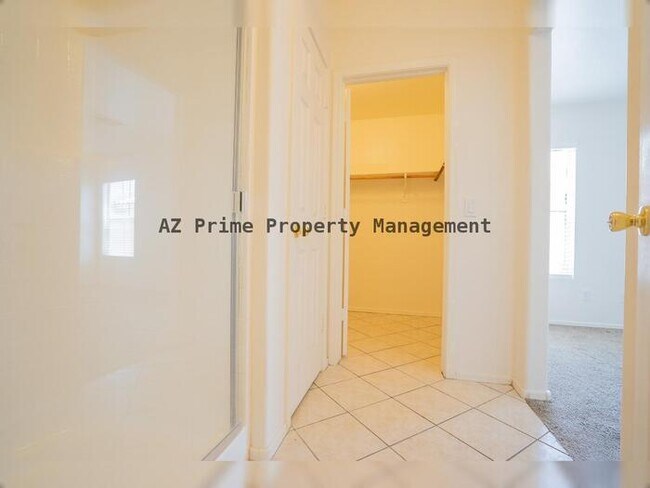 Building Photo - 13002 W Paradise Dr
