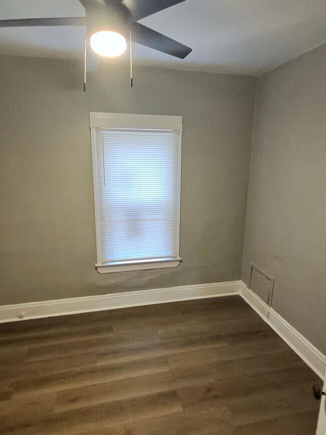 Building Photo - 10514 Mt Auburn Ave