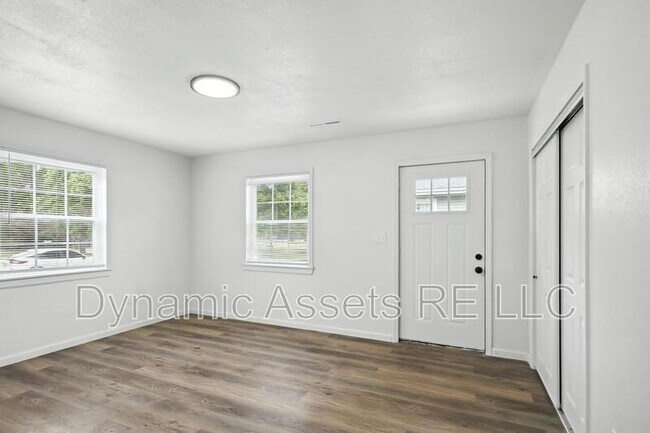 Building Photo - 509 E Jefferson St