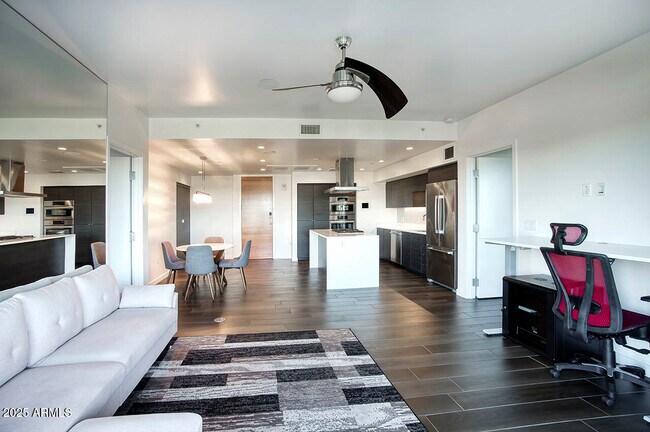 Building Photo - 200 W Portland St