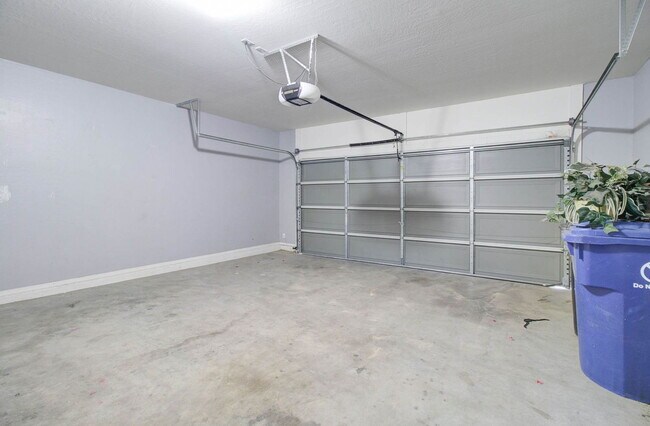 Building Photo - 17762 W Hearn Rd