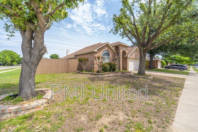 Building Photo - 2758 Red Oak Dr