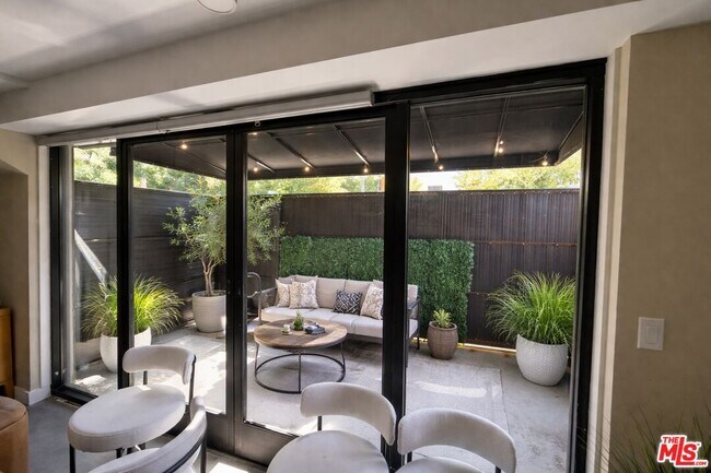 Building Photo - 10867 Fruitland Dr