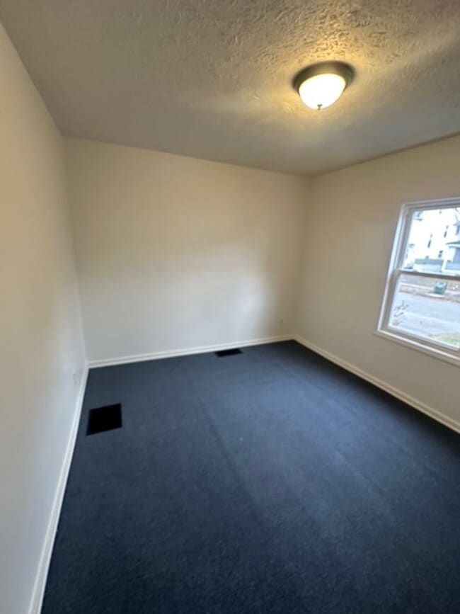 Building Photo - Charming 4-Bedroom Single-Family Rental in Rochester – Ready for Move In