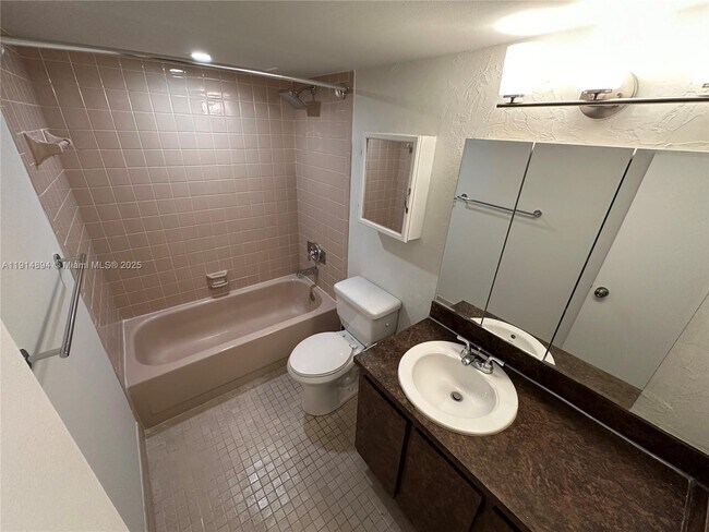 Building Photo - 311 SE 3rd St