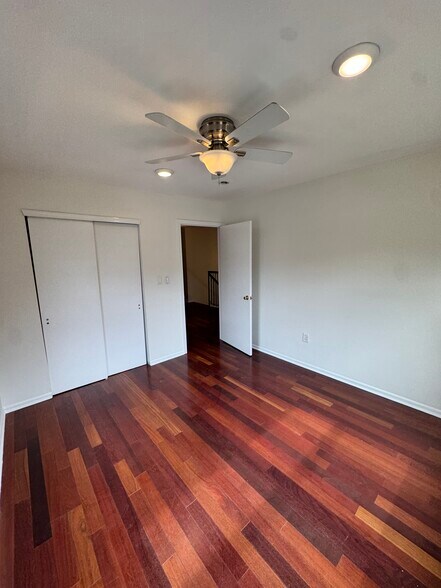 Building Photo - 305 Cobblestone Ct
