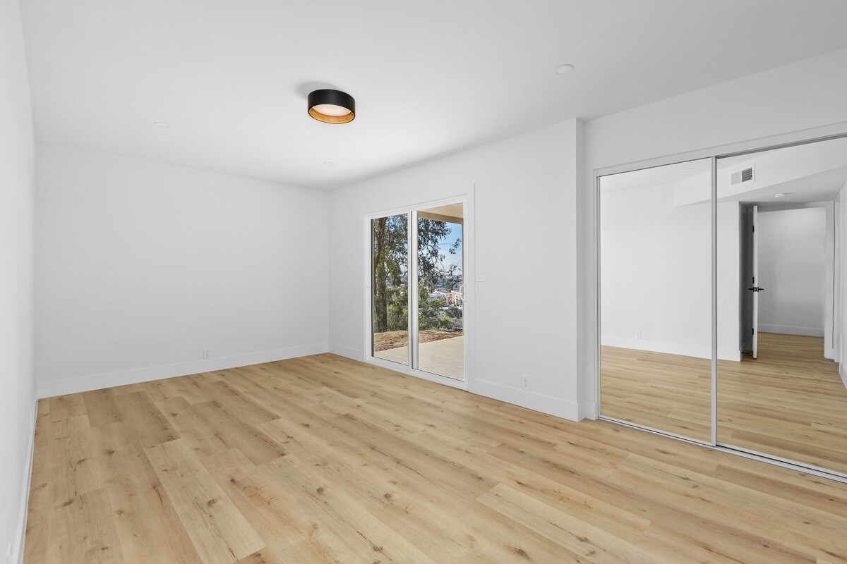 Building Photo - 700 Selma Pl