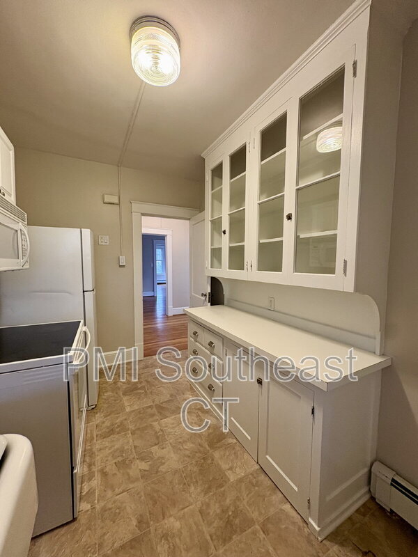 Building Photo - 640 Williams St