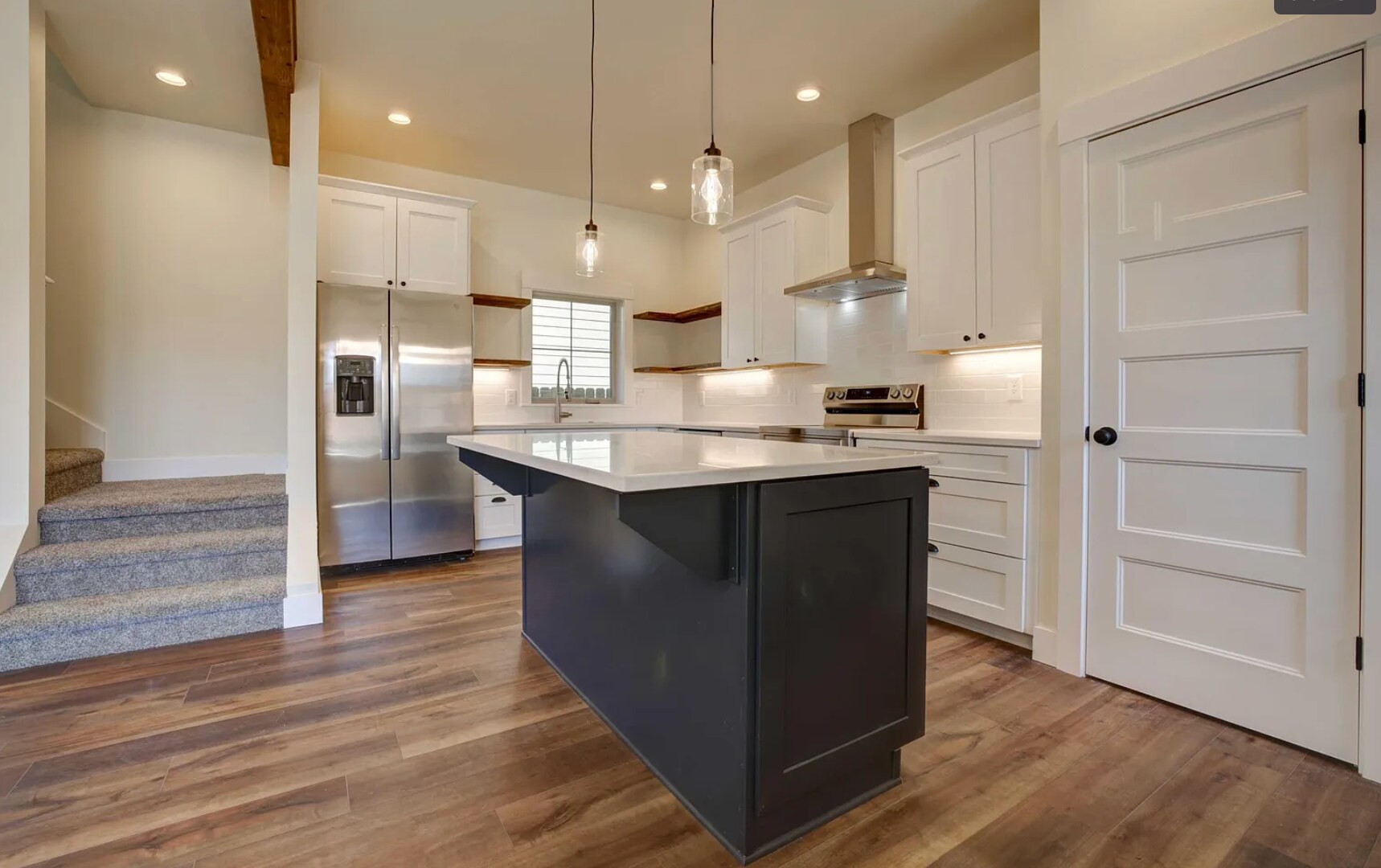 Kitchen - 1020 N Bluebird St