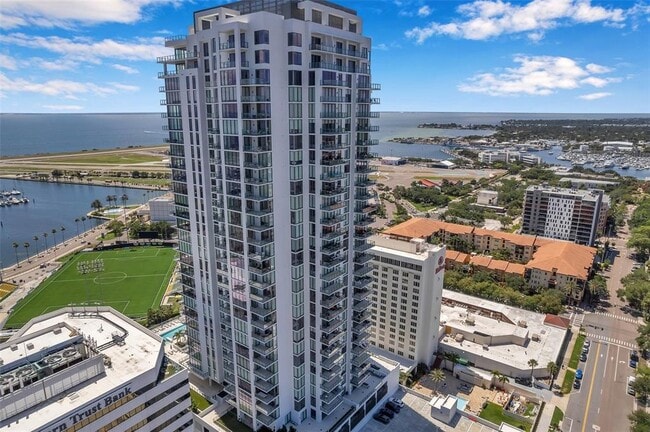 Building Photo - 301 1st St S