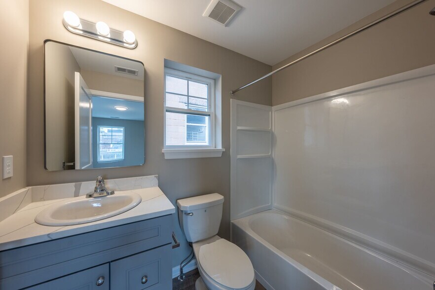 Full Bathroom - 237 Main St