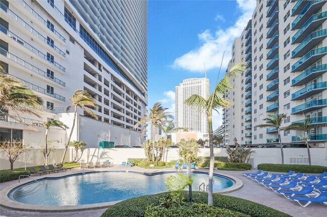 Building Photo - 4001 S Ocean Dr