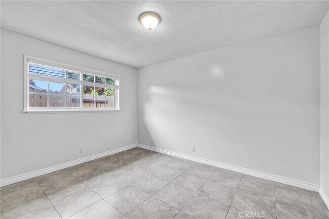 Building Photo - 9436 Ramona Ave