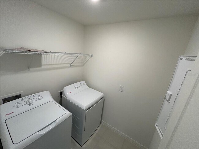 Building Photo - 718 Overpool Ave