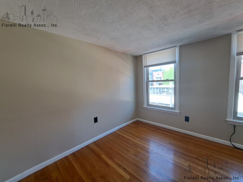 Building Photo - 18 Parmenter St