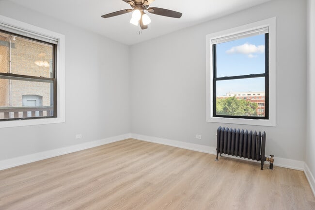 Building Photo - 1318 W Birchwood Ave