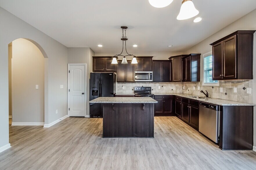 Building Photo - 105 Sloan Dr