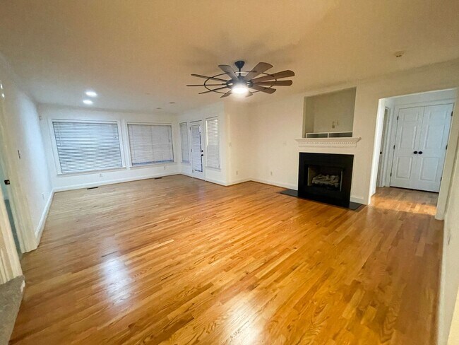Building Photo - 282 Braddock Dr