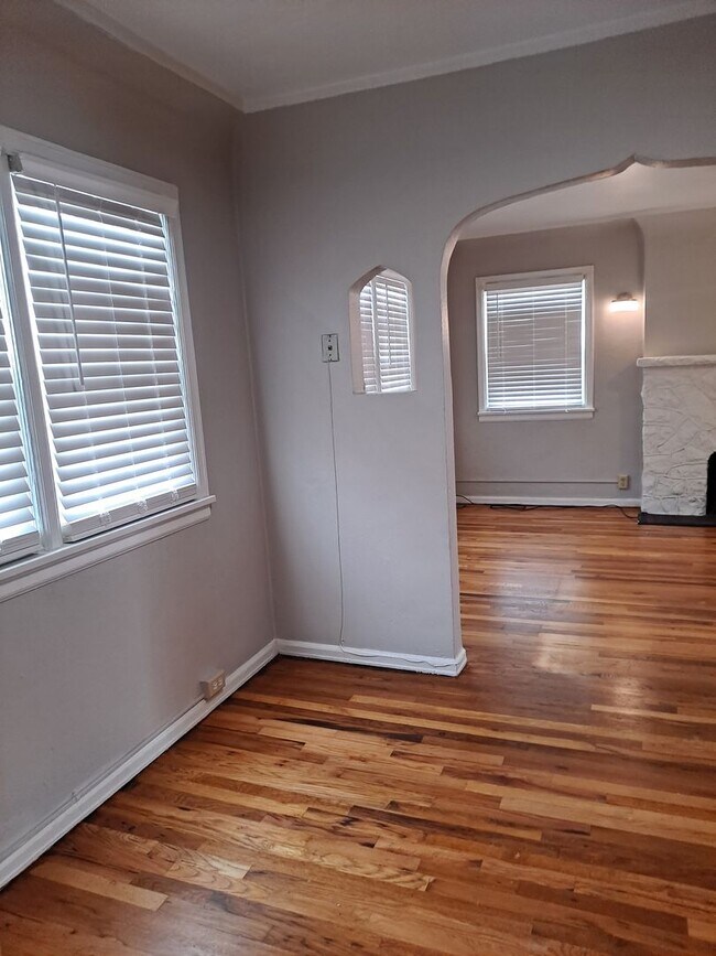 Building Photo - 431 W Grant Ave