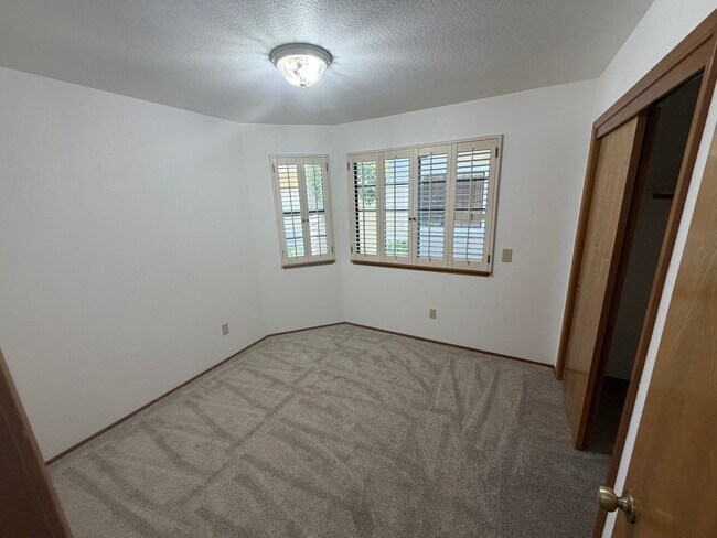 Building Photo - 4 bedroom | 2 bathroom | Gold River home