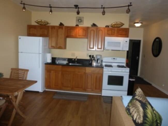Building Photo - 355 Kalanianaole St