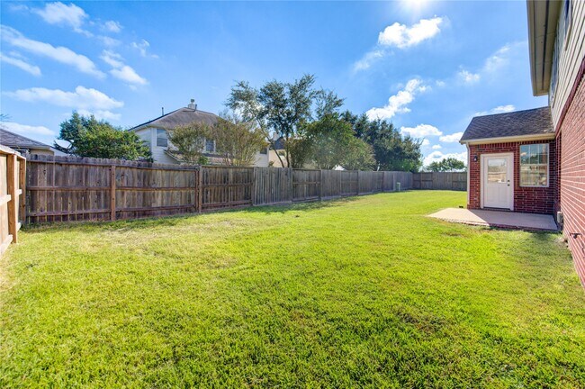 Building Photo - 5527 Gatesprings Ln