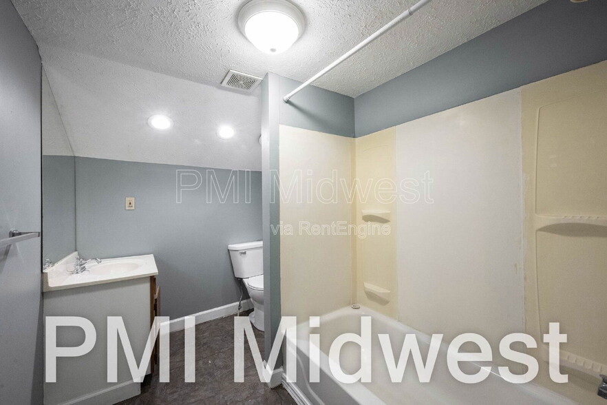 Building Photo - 921 S Buckeye St