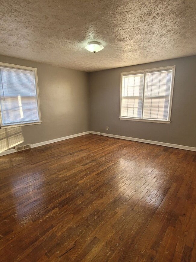 Building Photo - Dundee 2 Bed Townhome!