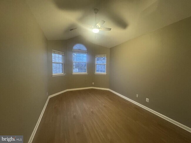 Building Photo - 13884 Greendale Dr