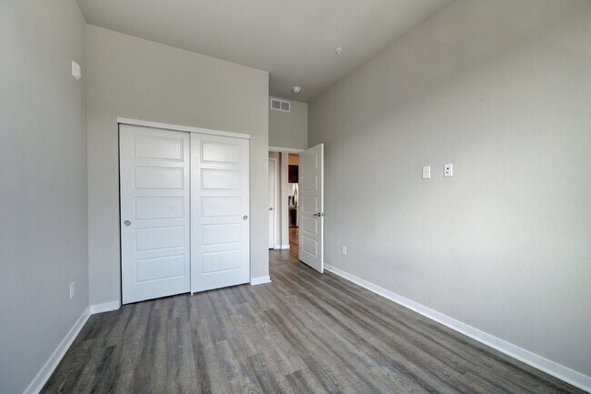 Building Photo - $2,150- 2 Bed, 2 Bath Condo in Littleton w...