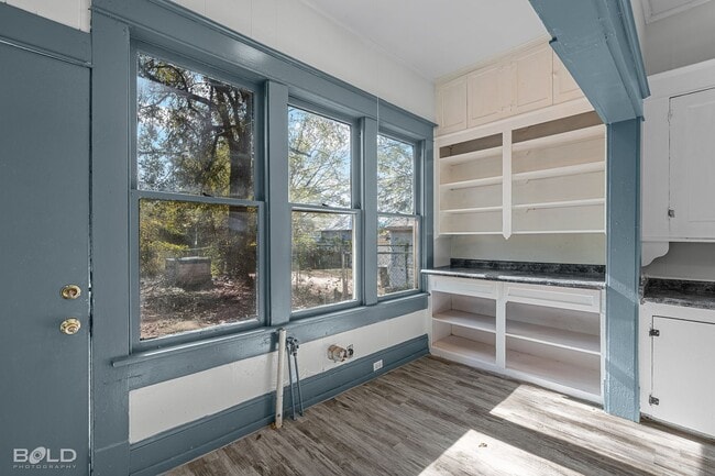 Building Photo - 3 Bedroom 1 Bath