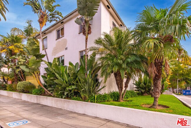 Building Photo - 1208 N Crescent Heights Blvd