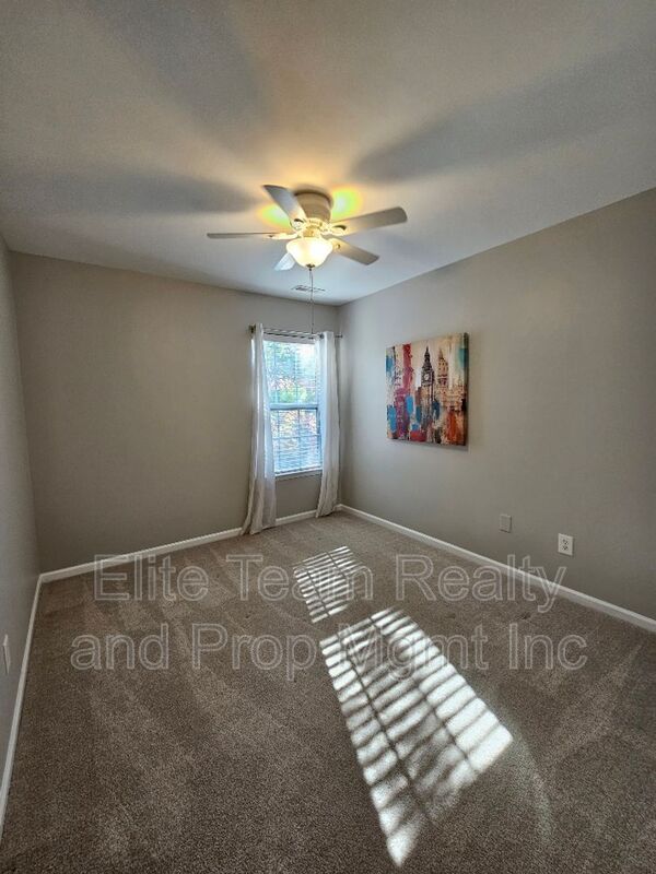 Building Photo - 2219 Crosscut Dr