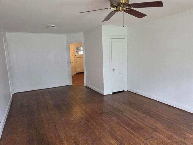 Building Photo - 1401 Hartford Rd