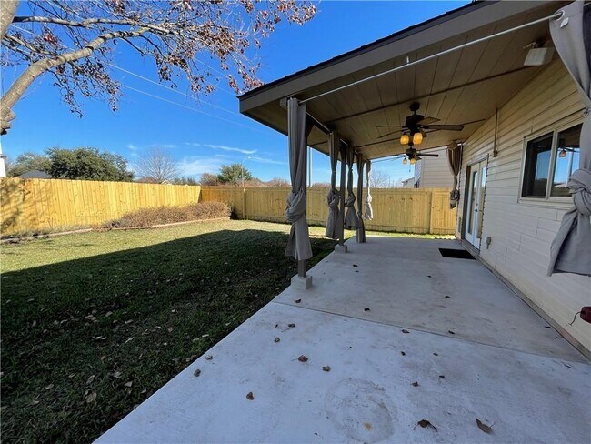 Building Photo - 1102 Keeshond Pl