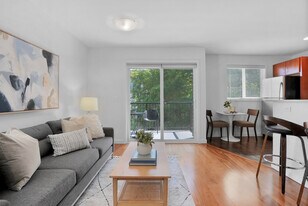 Building Photo - 1131 N 93rd St