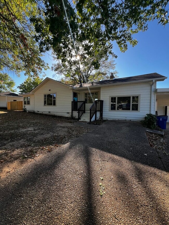 Building Photo - Newly remodeled 4 bedroom 2 bathroom house