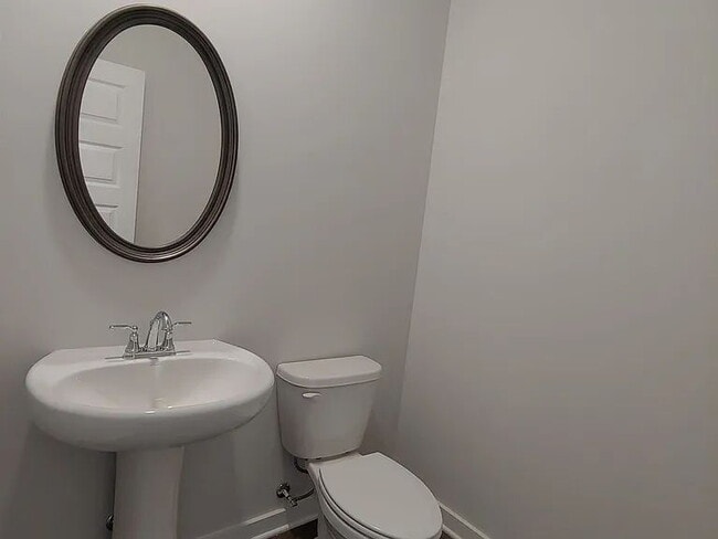 Building Photo - "Charming 3-Bed Haven in Huntsville: Styli...