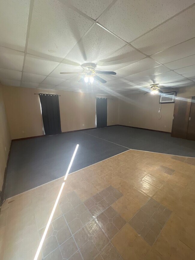 Building Photo - 2 bedroom home for lease with garage and apartment above garage