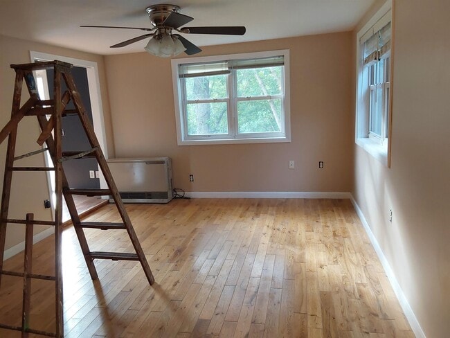 Building Photo - 151 Buck St