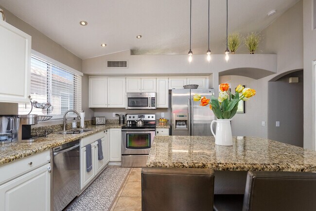 Building Photo - 7254 E Camino Del Monte