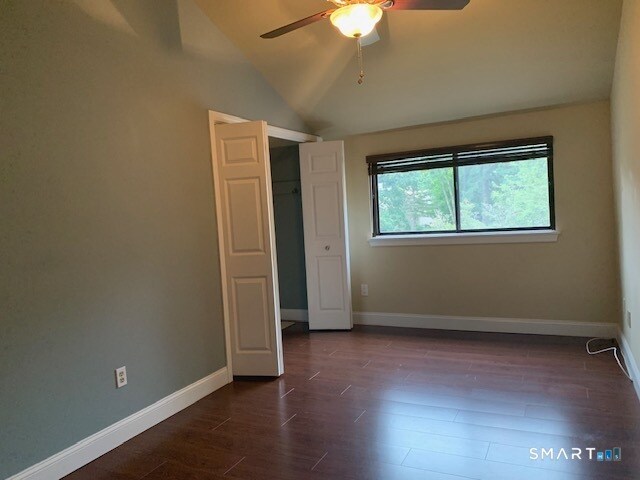 Building Photo - 16 Greenbriar Dr