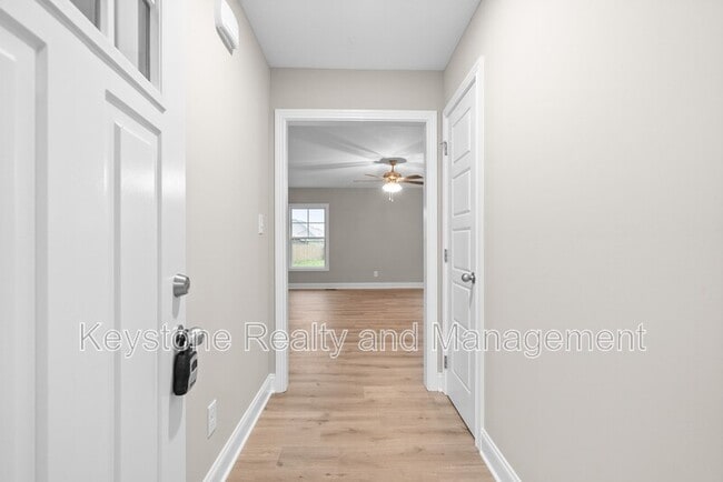 Building Photo - 3800 Roscommon Way